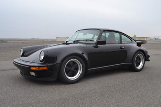 Illustration for article titled Wangan's infamous "Blackbird" Porsche 930 Turbo